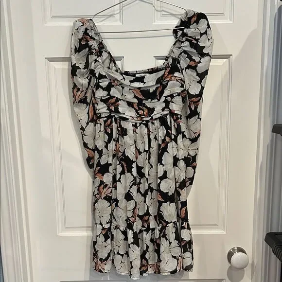 Abercrombie & Fitch Black and White Floral Blouse size extra small new with tags - Picture 3 of 9